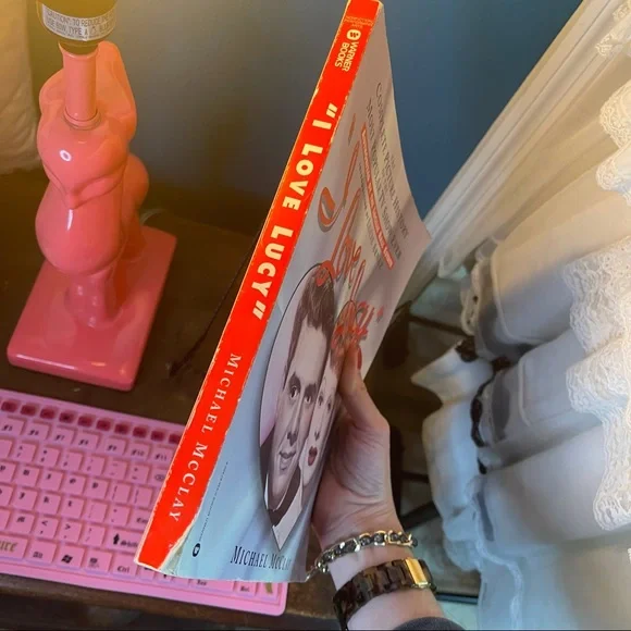 I Love Lucy: The Complete Picture History Book - Picture 4 of 8